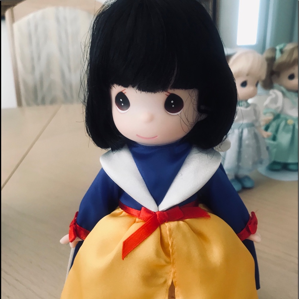 PRECIOUS MOMENTS |  Enchanted Snow White Doll